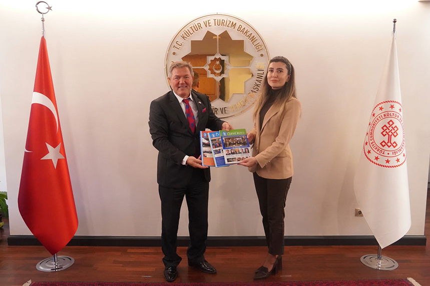 Esma Ersin'i Mülk Edinme Gecemize Davet Ettik